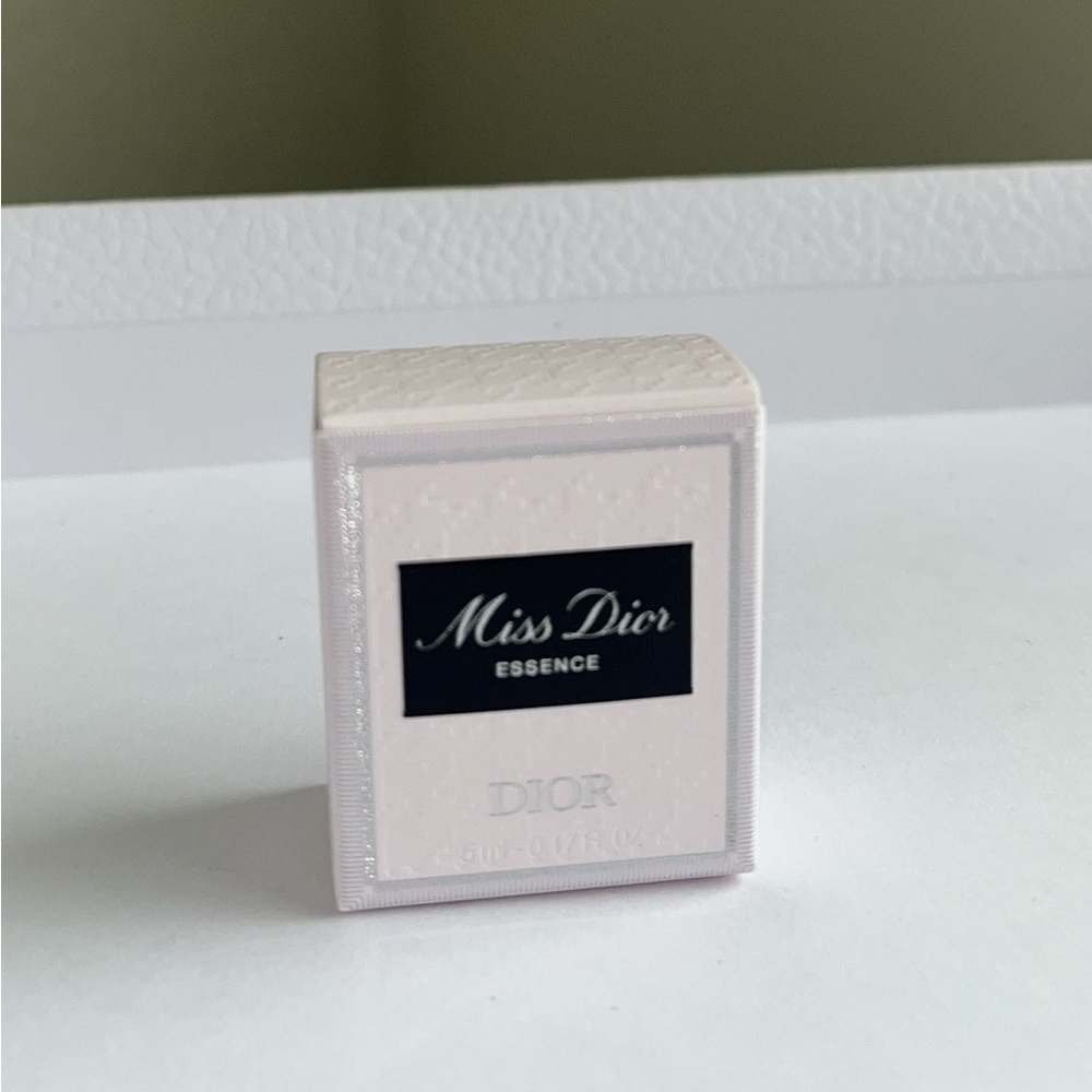 New,unused &authentic Miss Dior Essencee 5ml.Mini size/limited edition.raspberry - Picture 2 of 3